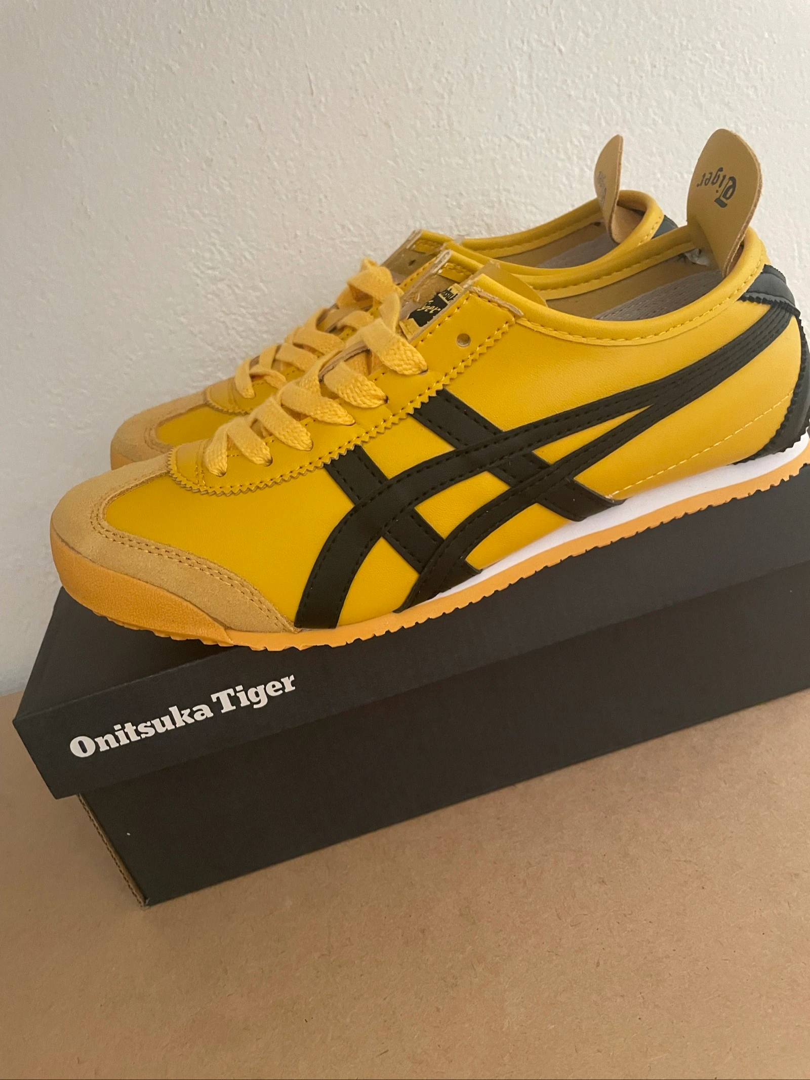 Onitsuka Tiger gele en zwarte schoenen maat 42 – photo 3